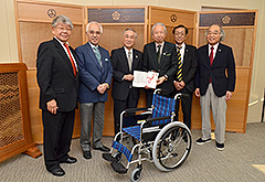 自走式車いすを寄贈